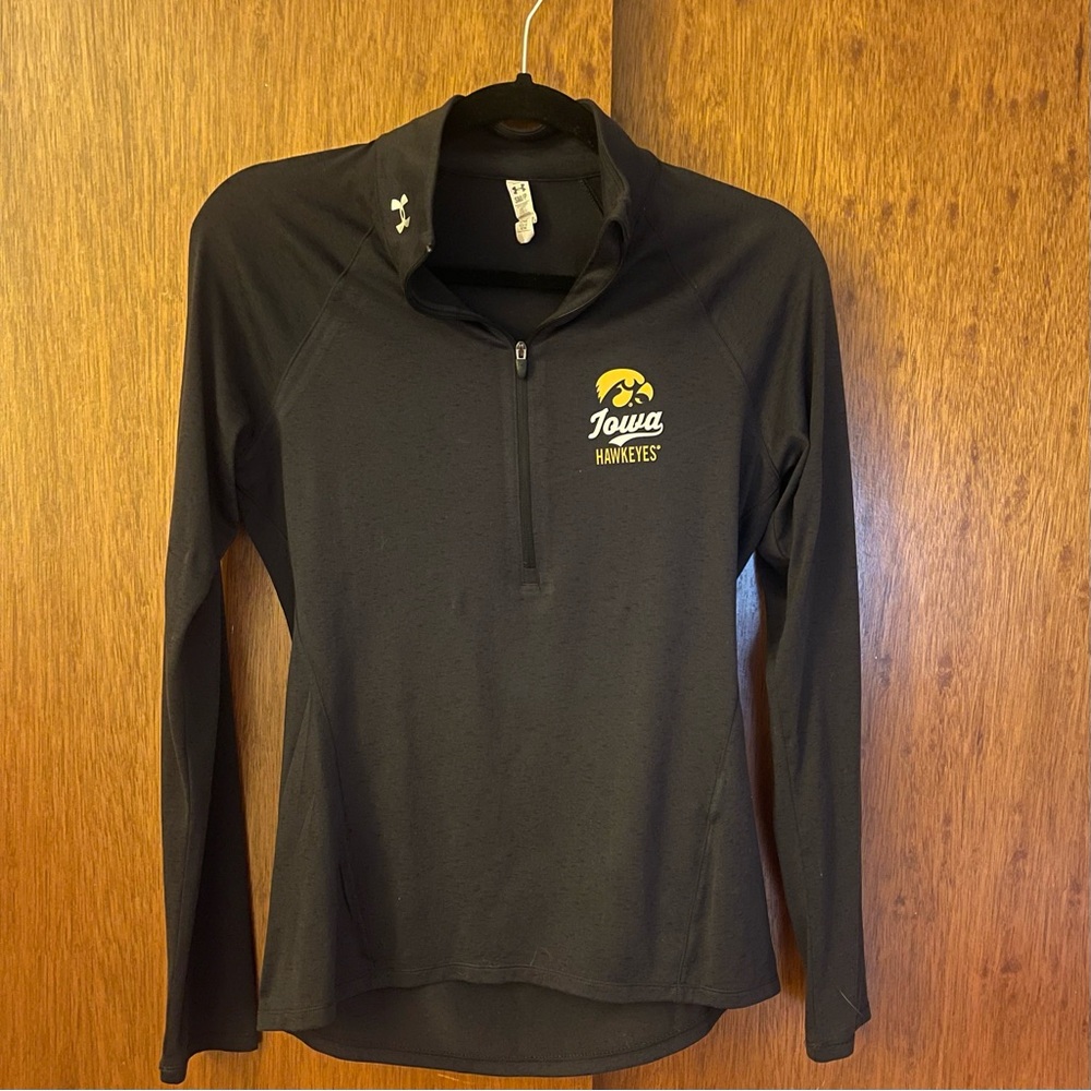 University of Iowa Hawkeye under  Armour Women's dark gray Quarter-Zip  size s